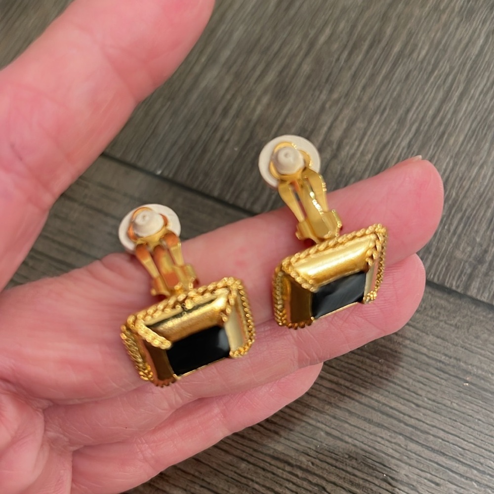 Vintage Anne Klein II Square Enamel Clip Earrings - Picture 9 of 13